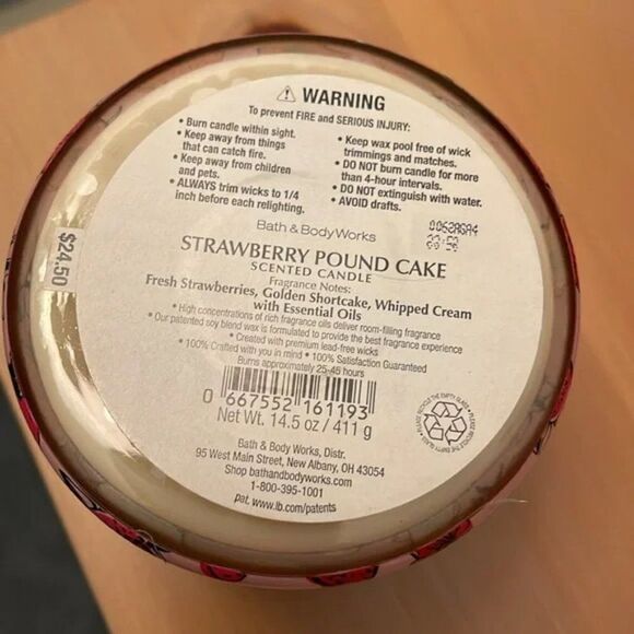 🆕 Bath and Body Works Strawberry Pound Cake 3 Wick Candle - Picture 2 of 3